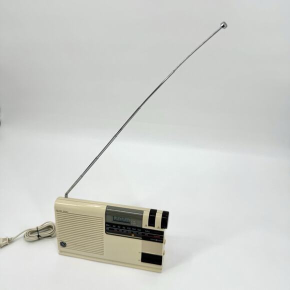 Vintage GE Kitchen Campaign AM/FM Radio With Digital Clock 7-4208B Tested - Picture 6 of 15